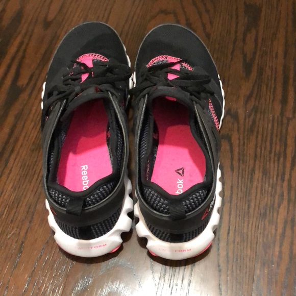Lightly worn Reebok sneakers! - Picture 4 of 4